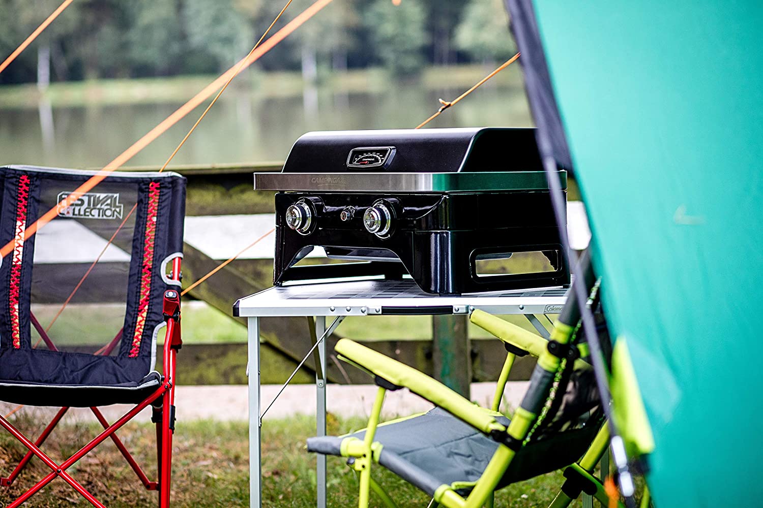 l'un des barbecues portables d'un camping